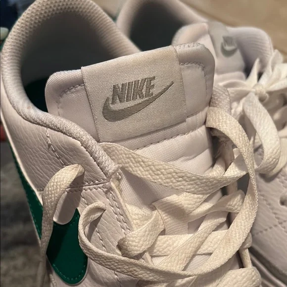 Nike Court Legacy Lo | White & Green - Picture 3 of 7